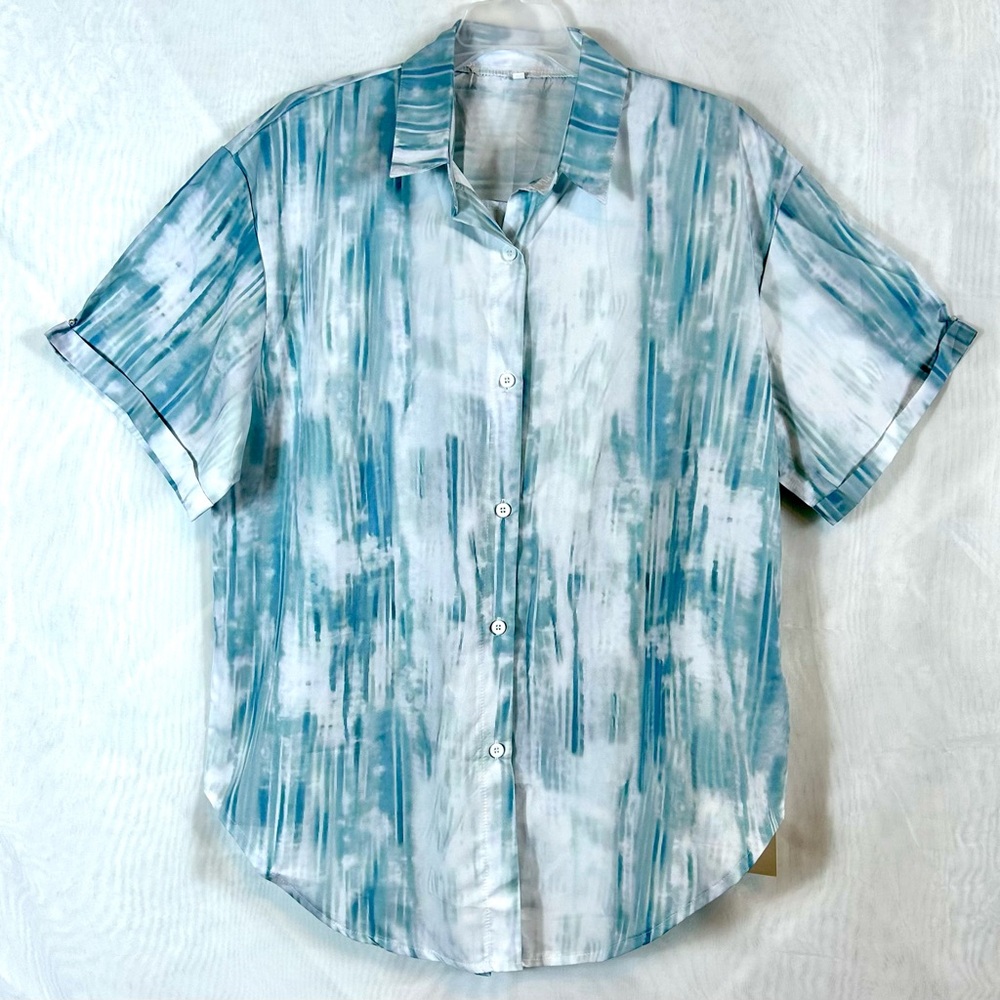 NWT Men’s Tie Dye Blue snd White Lightweight Button Front Shirt / medium